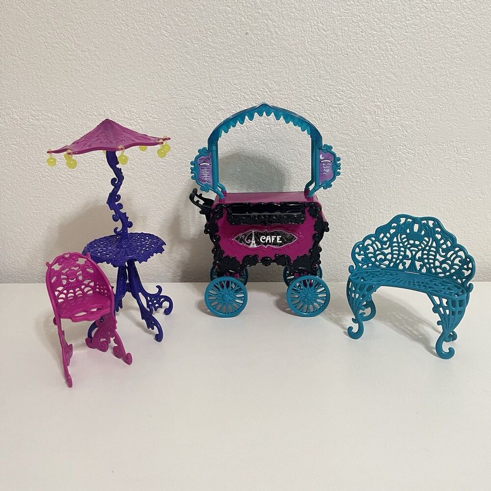 Monster High Scaris City Of Frights Cafe Playset Furniture Mattel 2012